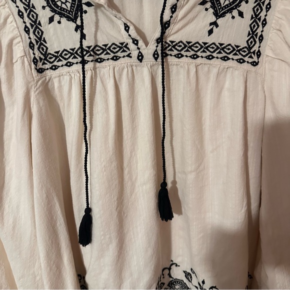 Old Navy Cream Embroidered 3/4 Sleeve Blouse - Picture 5 of 13